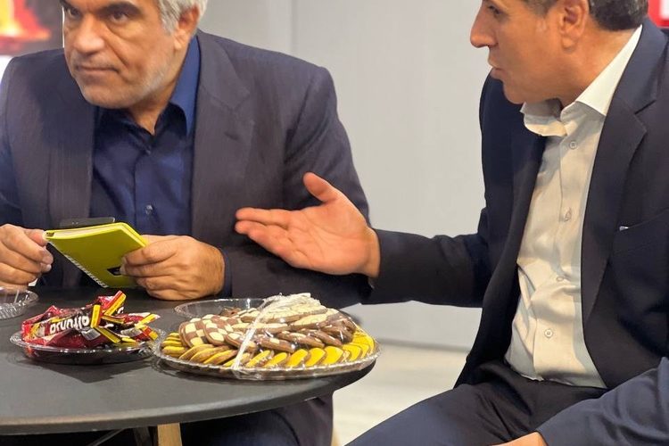 مهندس مطلبی مدیریت محترم شرکت چینندگان و نماینده محترم جناب اقای دکتر حبیب زاده