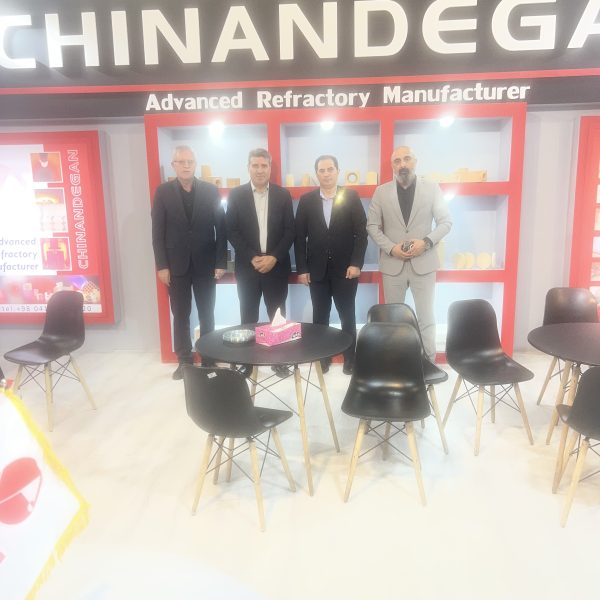 IMG_7261 جناب اقای مهندس احدصابری (عضو هیئت مدیره)جناب اقای مهندس مهدی امینی (رئیس خانه صنعت و معدن تجارت) جناب اقای مهندس مطلبی (مدیرمحترم شرکت چینندگان) جناب اقای مهندس سلیمان نوروزی(نایب رئیس هیئت مدیره)